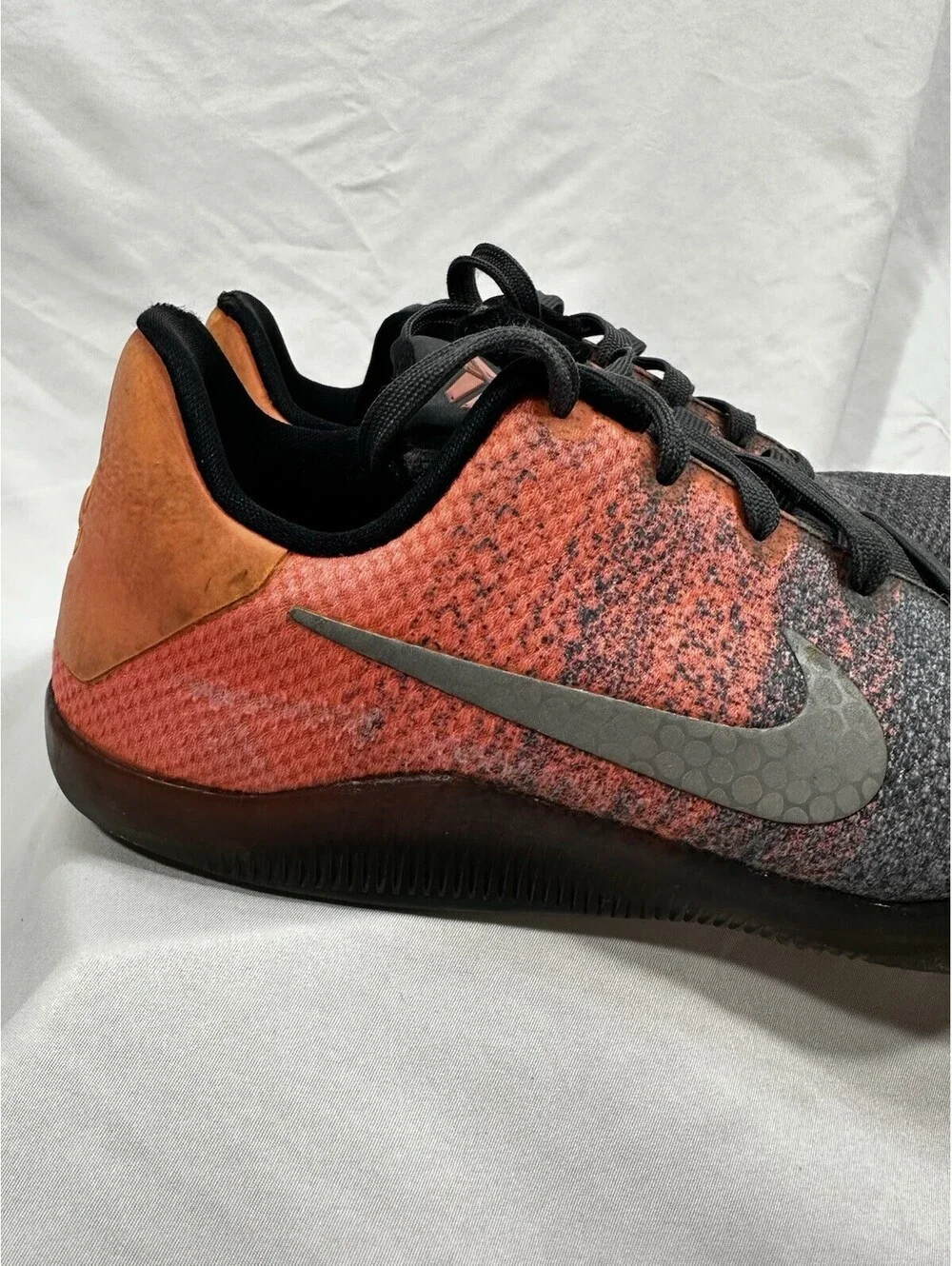 Nike Kobe 11 Mambacurial 822945-078 Youth 7Y / Men 7 Black Red Gradient